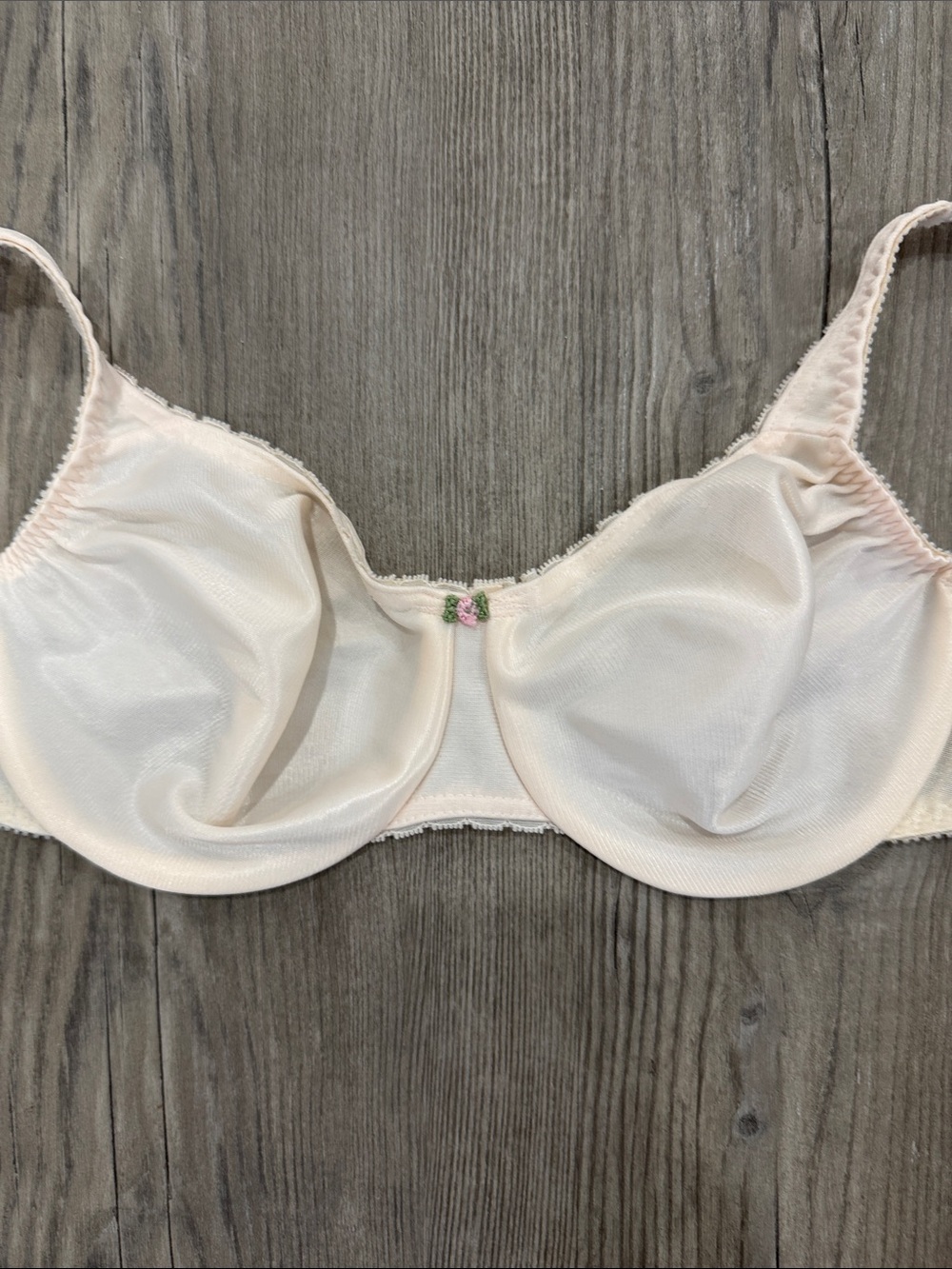Vintage Olga Everyday Support Underwire Bra in Light Pink approximately 32C